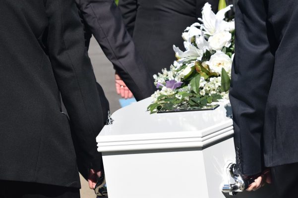 遠い親戚のお葬式 出席範囲 関係はどこまで 参列マナー 対応は シルリン