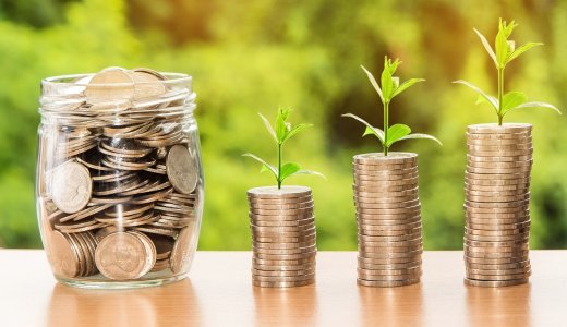 40歳で手取りが20万円という現実がある…。その原因について